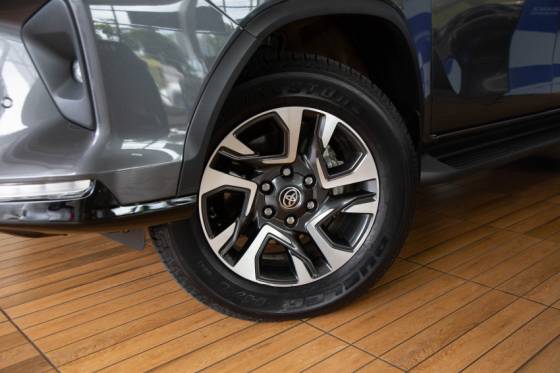 TOYOTA HILUX SW4 2.8 D-4D TURBO DIESEL SRX PLATINUM 4X4 AUTOMÁTICO